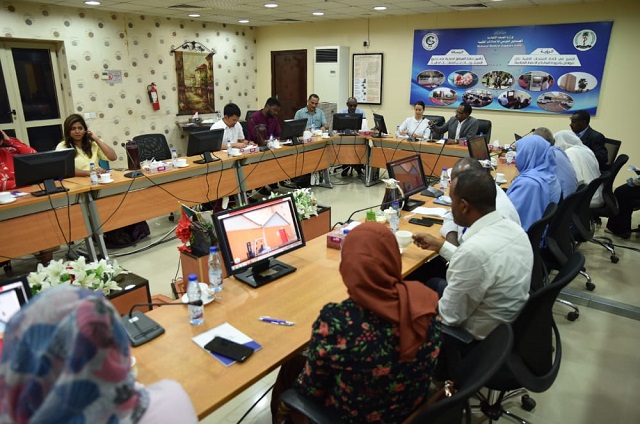 وفد رفيع المستوى من إدارة الدعم العالمي بجنيف يزور الإمدادات الطبية