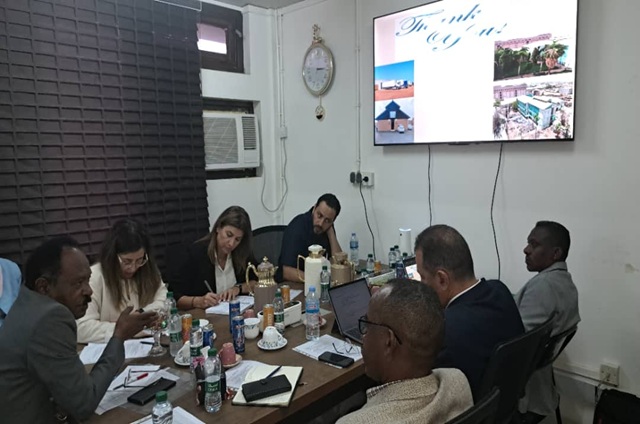 وفد من منظمة الصحة العالمية يزور مقر الصندوق القومي للإمدادات الطبية ببورتسودان