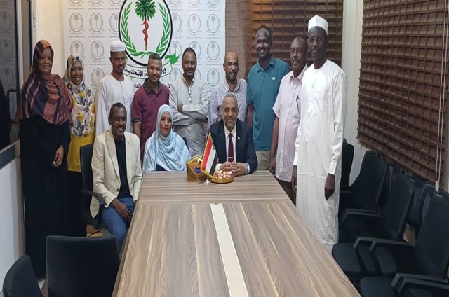 لتقديم التهنئة لتوليه المنصب وزير الصحة الاتحادي يستقبل وفد اللجنة العليا بالإمدادات الطبية