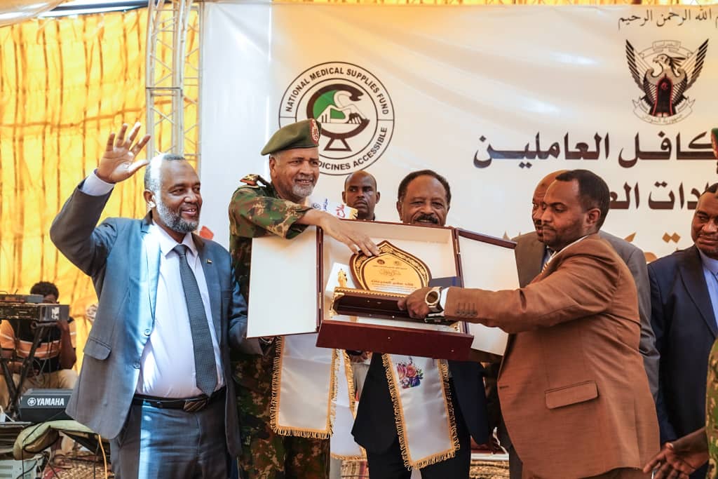 وزير الصحة يفتتح صيدلية الشهيد أحمد حسن إيذانا ببدء العمل وتقديم خدماتها  للمواطنين